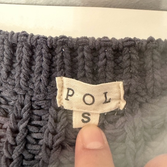 POL  Oversized GrayV-Neck Floral Sleeves Sweater Size Small - Picture 8 of 10